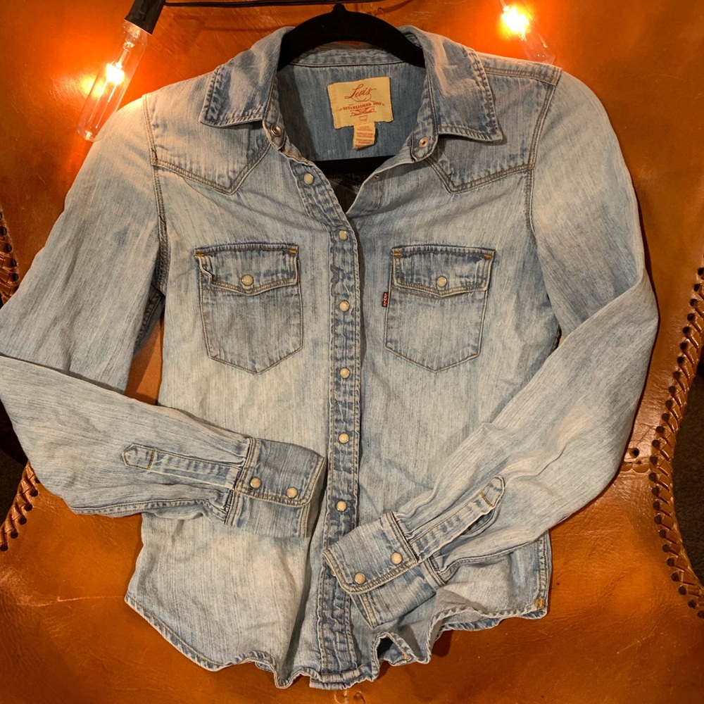 Levi’s Faded Jean Button Down
